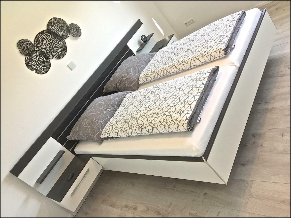 Ferienwohnung Black White Raubling Ngoại thất bức ảnh