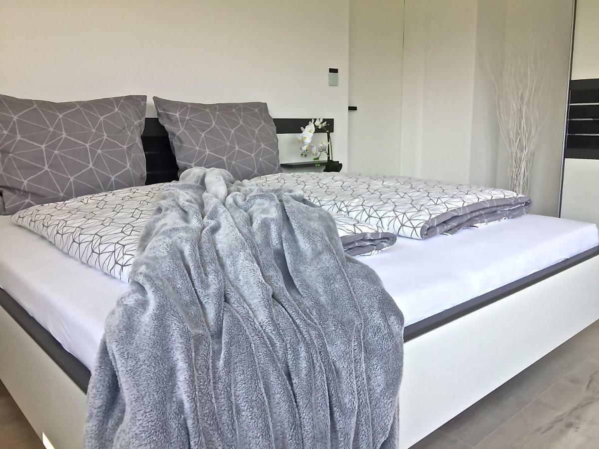 Ferienwohnung Black White Raubling Ngoại thất bức ảnh