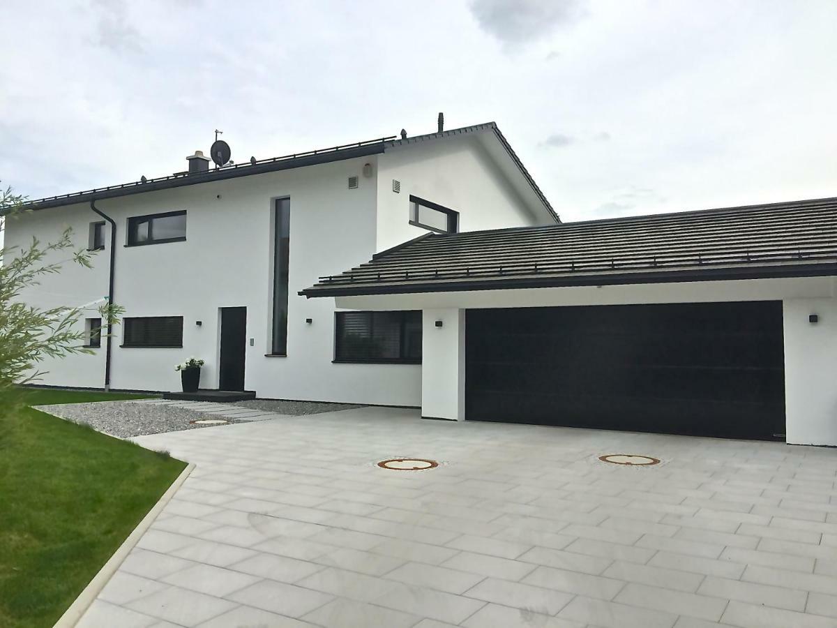 Ferienwohnung Black White Raubling Ngoại thất bức ảnh